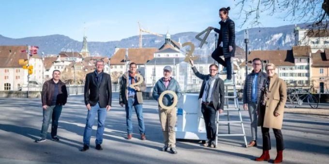 Bildlegende Energiestadt-Monitor: Von links nach rechts: Lukas Reichmuth, Chef Hochbau, Daniel Kammermann, Leiter Contracting und Fernwärme Regio Energie Solothurn, Patrick Schärer, Chef Werkhof, Christoph Bläsi, Verantwortlicher Gemeinden Energiefachstelle Solothurn, Patrick Bussmann, Energiestadt-Berater, Gabriela Barman Krämer, Chefin Stadtplanung/Umwelt, Thomas Pfister, Chef Tiefbau, Andrea Lenggenhager, Leiterin Stadtbauamt