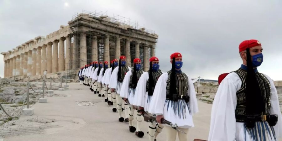 Mitglieder der Präsidentengarde vor der Akropolis