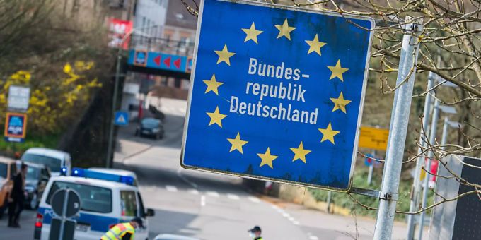 ARCHIV - Die Infektionslage in Frankreich hat sich in den vergangenen Wochen kontinuierlich verschlechtert. Nun wird das Land zum Hochinzidenzgebiet mit Testpflicht bei der Einreise. Foto: Oliver Dietze/dpa ARCHIV - Die Infektionslage in Frankreich hat sich in den vergangenen Wochen kontinuierlich verschlechtert. Nun wird das Land zum Hochinzidenzgebiet mit Testpflicht bei der Einreise. Foto: Oliver Dietze/dpa