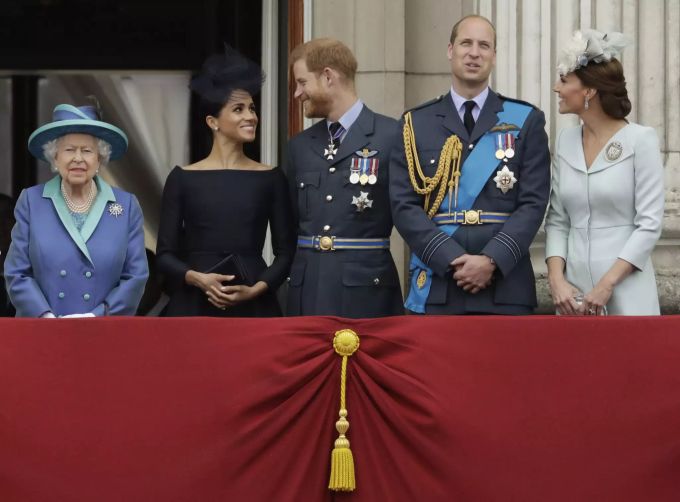 Queen Elizabeth, Meghan Markle, Prinz Harry, Prinz William und Kate Middleton. arry and William