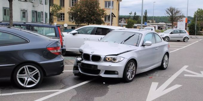 Unfall auf dem Parkplatz in Ramsen mit massivem Sachschaden.