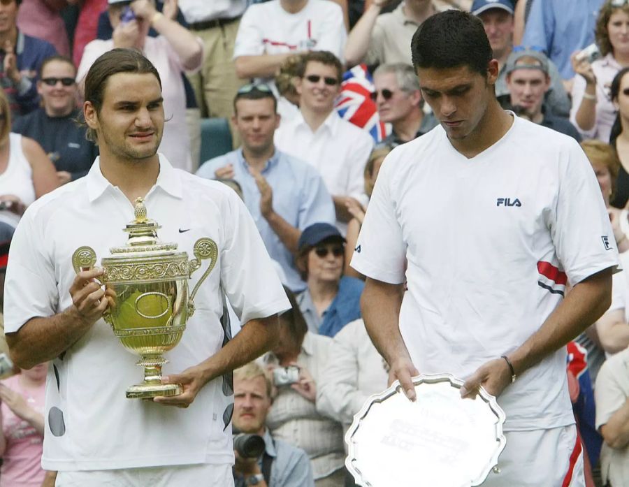 2003 gewinnt Roger Federer zum ersten Mal das Turnier in Wimbledon. Im Final besiegt er den Australier Mark Philippoussis in drei Sätzen.