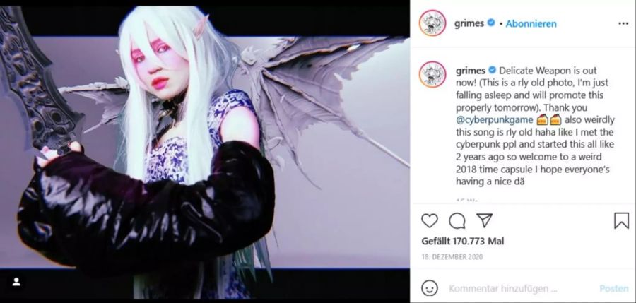 Grimes zeigt sich oft im ausgefallenen Look auf Instagram.