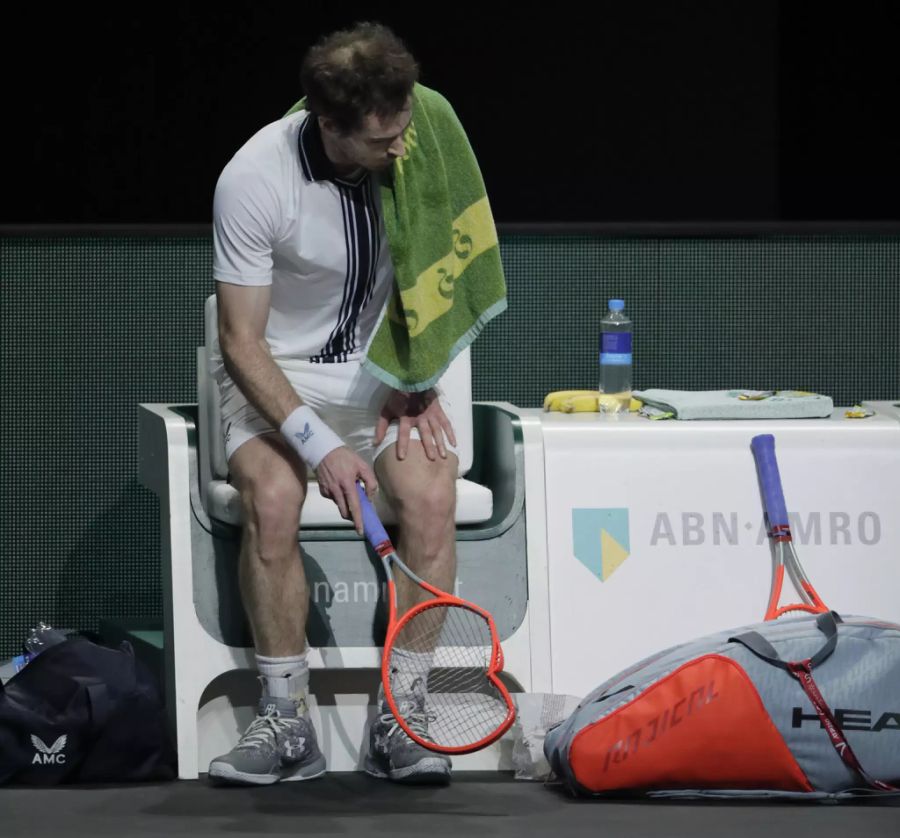 Andy Murray hat sich im Schlaf verletzt.