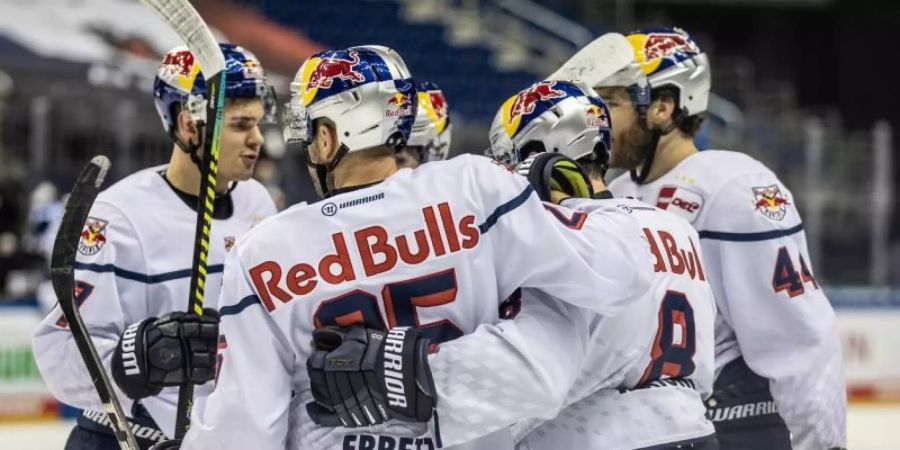 Haben beim Topspiel in Bremerhaven dominiert: EHC Red Bull München. Foto: Andreas Gora/dpa