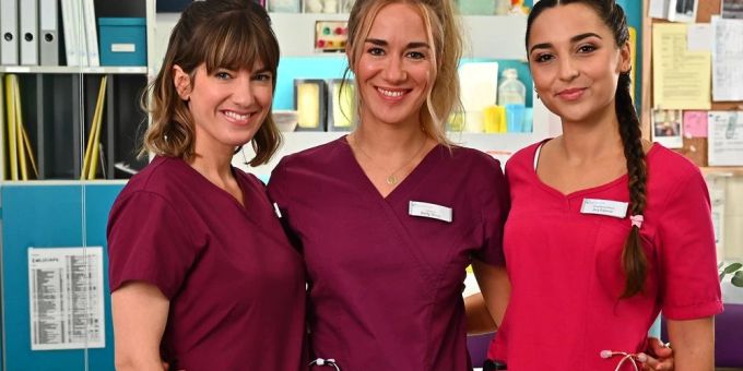 Der «Bettys Diagnose»-Cast um Rike Köhler (Isabell Horn), Betty Weiss (Annina Hellenthal), Ava Edemir (Rona Özkan, v.l.n.r.) bekommt Verstärkung. Bettys diagnose