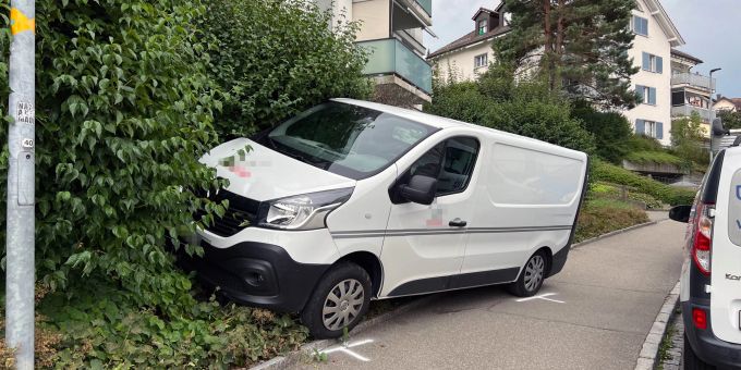 Zwei Fussgängerinnen, 72- und 65-jährig, wurden unbestimmt verletzt.
