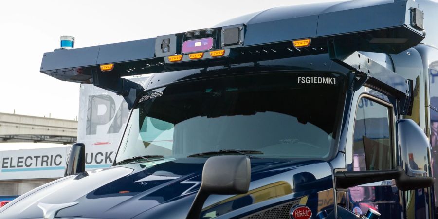 Die Roboterwagen-Firma Aurora zeigt einen selbstfahrenden Sattelschlepper auf der Technik-Messe CES in Las Vegas.