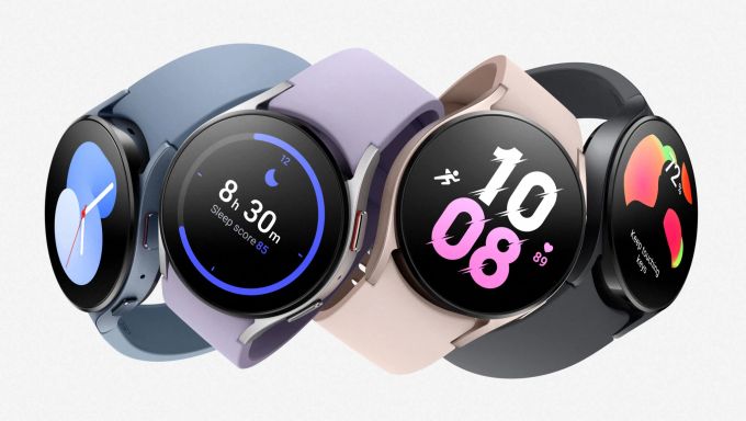 Neben den Farben «Sapphire», «Silver», «Pink Gold» und «Graphite» kann die Uhr auch mit diversen Bändern personalisiert werden. Samsung Galaxy Watch5