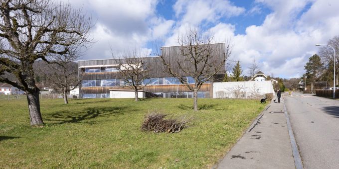 Die Schulanlage und das Mehrzweckgebäude Bündte in Auenstein. Die Schulanlage und das Mehrzweckgebäude Bündte in Auenstein.