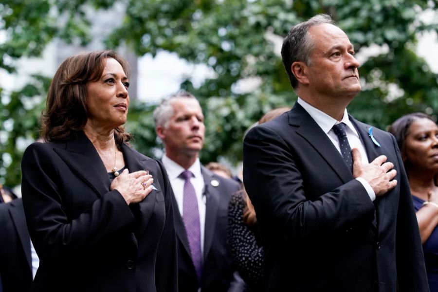 Auch Vizepräsidentin Kamala Harris und ihr Ehemann Doug Emhoff nahmen an der Gedenkfeier in New York teil.