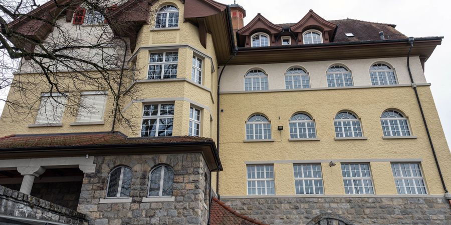 Das Schulhaus Pfrundmatt an der Bundesrat-Zemp-Strasse 1 in Entlebuch.