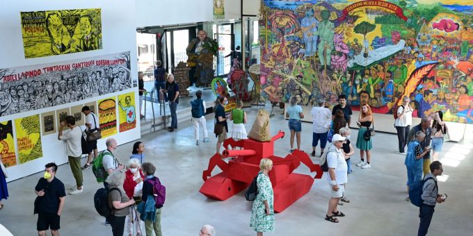 Die «documenta fifteen» wurde von Antisemitismus-Vorwürfen begleitet. Die «documenta fifteen» wurde von Antisemitismus-Vorwürfen begleitet.