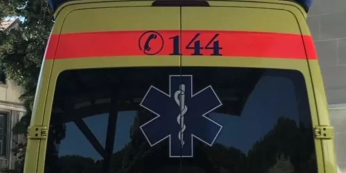 Mann stürzt von Brücke auf Autobahn A6.