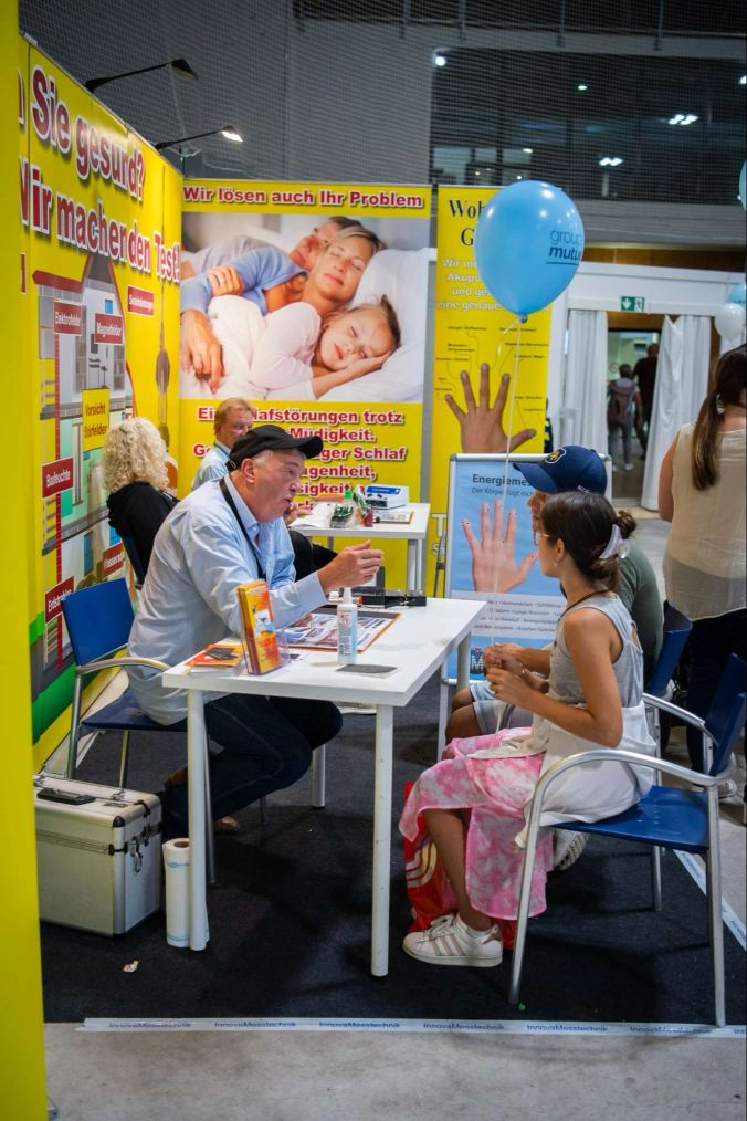 Die Aussteller beraten die zahlreichen Besucher der Messe.