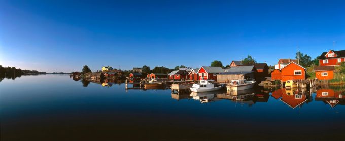 Die Åland-Inseln liegen zwischen dem schwedischen und finnischen Festland in der Ostsee. Inseln Schweden Ostsee Åland Finnland