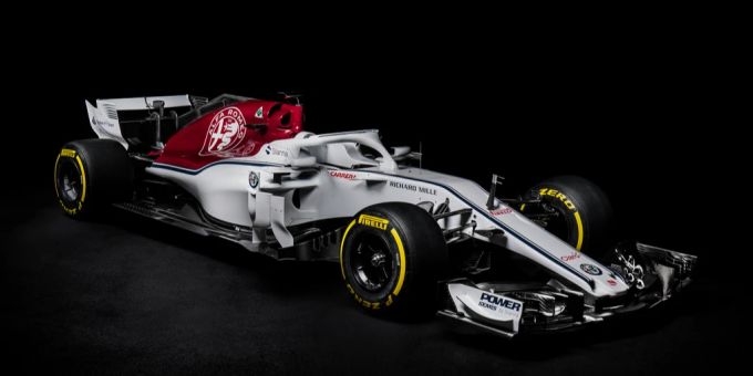 Derzeit spannt der Sauber-Rennstall mit Alfa Romeo zusammen. Ab 2026 könnte es zur Zusammenarbeit mit Audi kommen. Sauber Alfa Romeo Formel 1