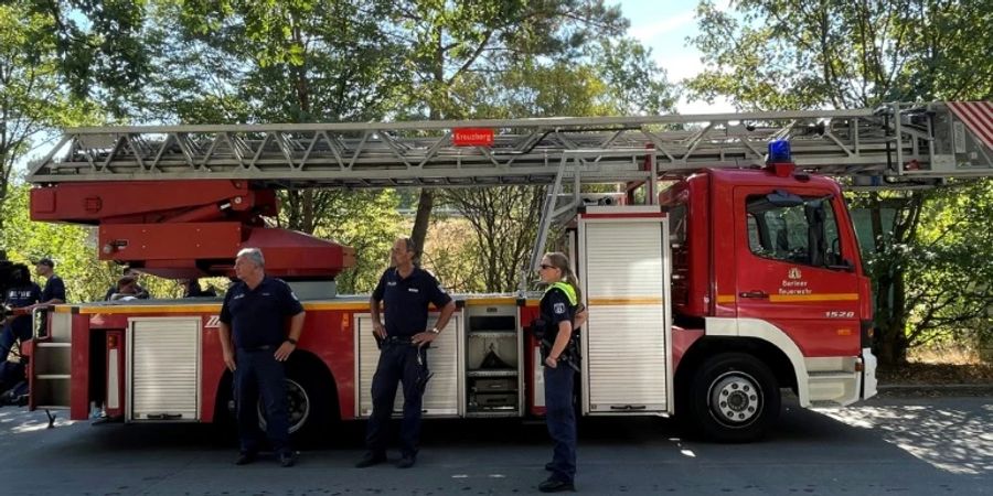Feuerwehrleute bei der Brandbekämpfung