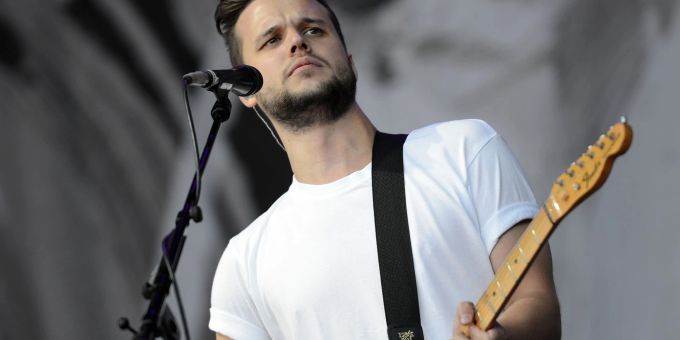 Die Londoner Rockband White Lies musste im April 2022 in letzter Minute einen Gig in Paris absagen, weil ihr Equipment wegen bürokratischer Brexit-Hürden es nicht rechtzeitig über die Grenze schaffte. Die Londoner Rockband White Lies musste im April 2022 in letzter Minute einen Gig in Paris absagen, weil ihr Equipment wegen bürokratischer Brexit-Hürden es nicht rechtzeitig über die Grenze schaffte.