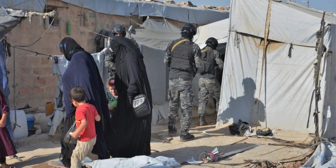 Streitkräfte der SDF durchsuchen das Flüchtlingslager al-Hol. Kurden