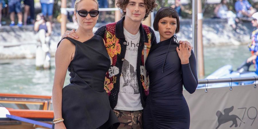 Chloe Sevigny, (l-r), Timothee Chalamet und Taylor Russell stellten ihren Film «Bones and All» in Vendig vor.