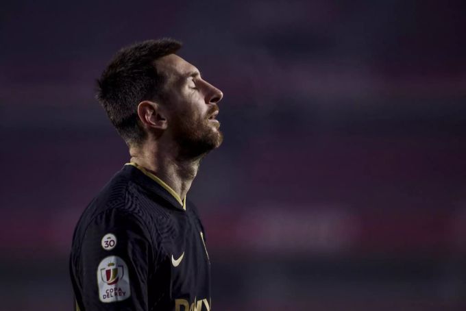 Barcelonas Lionel Messi während eines spanischen Copa del Rey-Viertelfinalspiels zwischen Granada und dem FC Barcelona im Los Carmenes-Stadion in Granada, Spanien. Lionel Messi