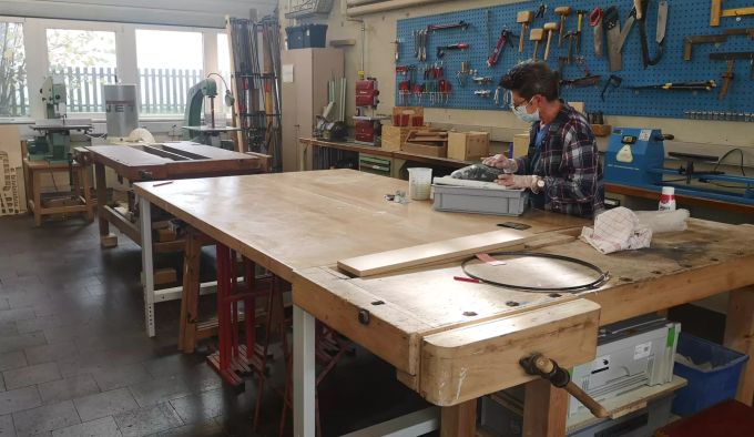 Die Holzwerkstatt des Prozessors Aarau bietet Platz und die wichtigsten Werkzeuge. Prozessor Aarau Holzwerkstatt