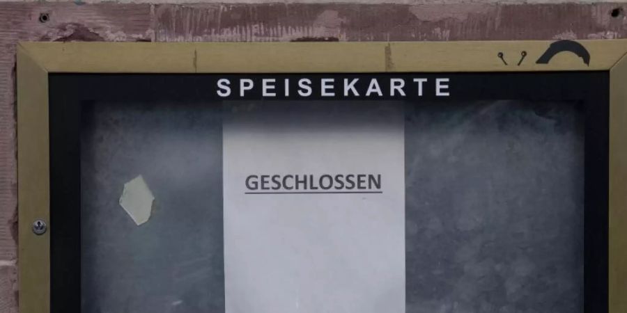 Für viele Restaurants könnte die geplante zweite Schliessung im November zu einer Pleite führen. Foto: Boris Roessler/dpa