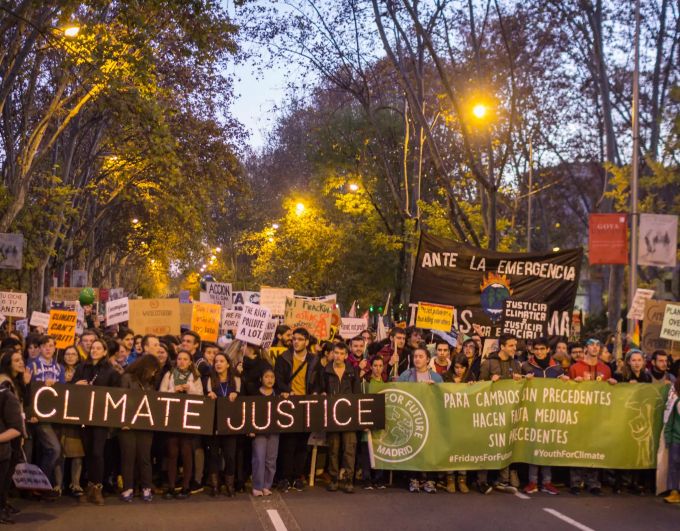 Die Nachkriegsgeneration hat historisch gesehen, die meisten Treibhausgasemissionen verursacht. Klimastreik.