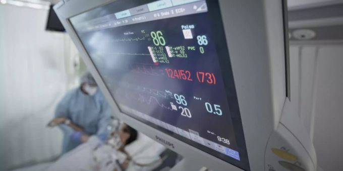 Ein Patient mit dem Coronavirus liegt auf der Intensivstation des Regionalspitals Lugano. Coronavirus Lugano