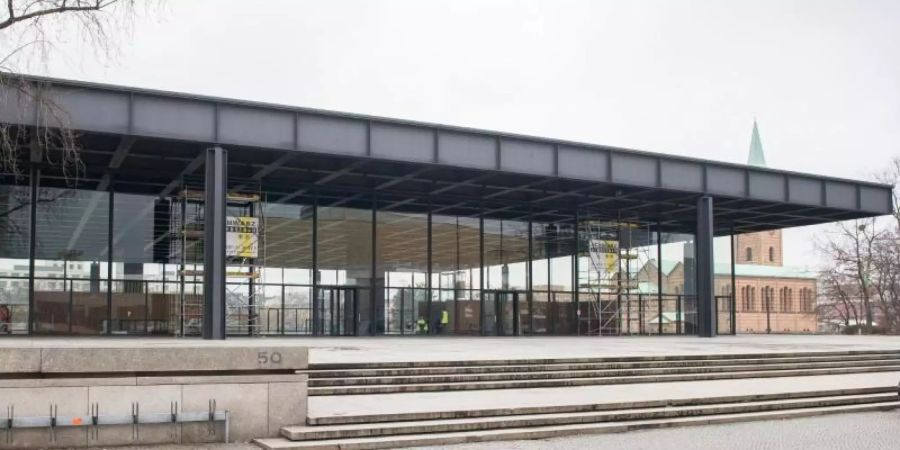 Die Neue Nationalgalerie in Berlin soll nach Sanierungsarbeiten voraussichtlich im August 2021 wieder eröffnet werden. Foto: picture alliance / dpa