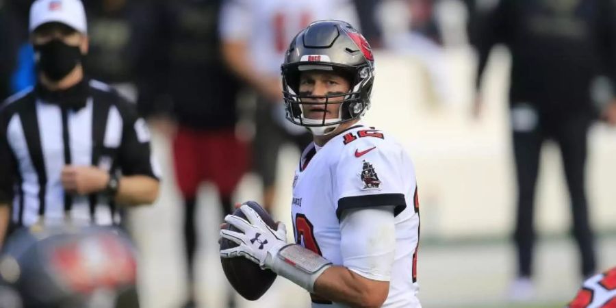 Tom Brady (M) führte die Tampa Bay Buccaneers zum Sieg. Foto: Brian Blanco/AP/dpa