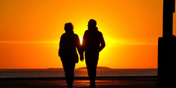 Trotz Coronavirus: Im Sommer soll wieder mehr gedatet werden. Dating