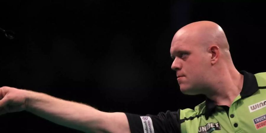 Michael van Gerwen untermauert mit seinem Sieg bei der WM-Generalprobe seinen Status als Topfavorit für das wichtigste Turnier des Jahres. Foto: Simon Cooper/PA Wire/dpa