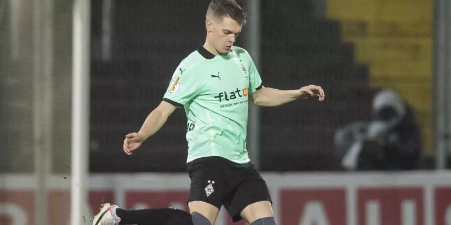 Glaubt nicht, dass Trainer Marco Rose Gladbach nach nur zwei Jahren in Richtung Dortmund verlässt: Matthias Ginter. Foto: Tom Weller/dpa