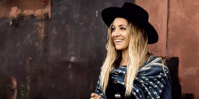 ZiBBZ-Sängerin Co Gfeller unterstützt die Kampagne für den veganen Januar. Musikerin isst vegan