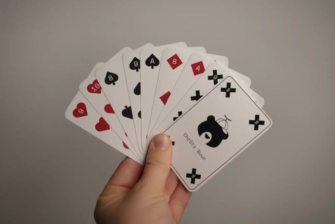 «Ein Spiel in einer berndeutschen Variante lag uns nahe», erzählt Célina. Jasskarten.
