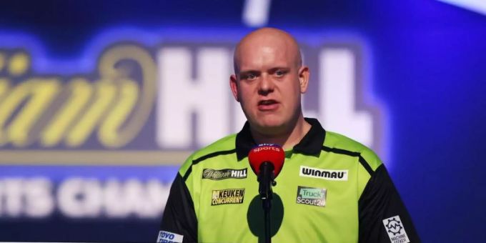 Bleibt vorerst in London: Darts-Star Michael van Gerwen. Foto: Steven Paston/PA Wire/dpa Bleibt vorerst in London: Darts-Star Michael van Gerwen. Foto: Steven Paston/PA Wire/dpa