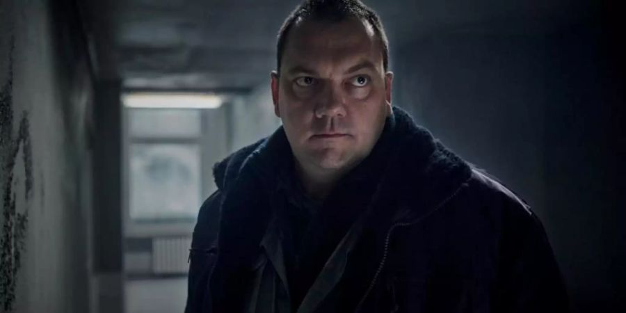 Richtig gruselig: Charly Hübner als Hausmeister in «Hausen». Copyright: Sky Sky Deutschland/Lago Film. Foto: Reiner Bajo/LagoFilm/dpa