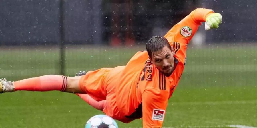 Sven Ulreich sorgt sich um den Profifussball. Foto: Georg Wendt/dpa