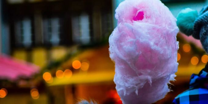 Eine Portion Zuckerwatte aus dem Theater. (Symbolbild) Zuckerwatte