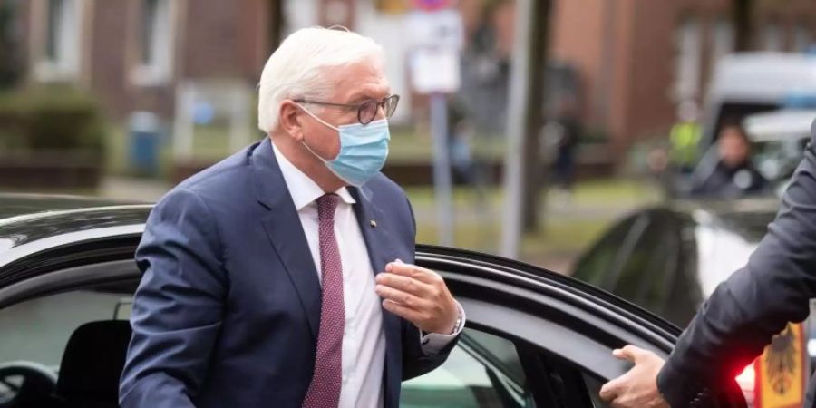 Bundespräsident Frank-Walter Steinmeier hat sich wegen einer Corona-Infektion in seinem Umfeld in Quarantäne begeben. Foto: Bernd Thissen/dpa