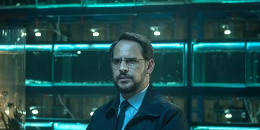 Hagen (Moritz Bleibtreu) träumt nachts so intensiv, dass er auch tagsüber immer wieder wegdämmert. Foto: Gordon Timpen/Warner Bros./dpa