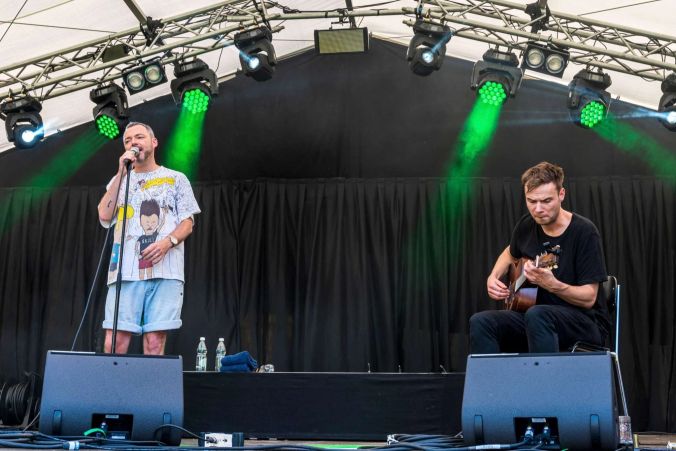 Grégoire „Greis“ Vuilleumier und an der Gitarre Benjamin Noti sind Noti Wümié