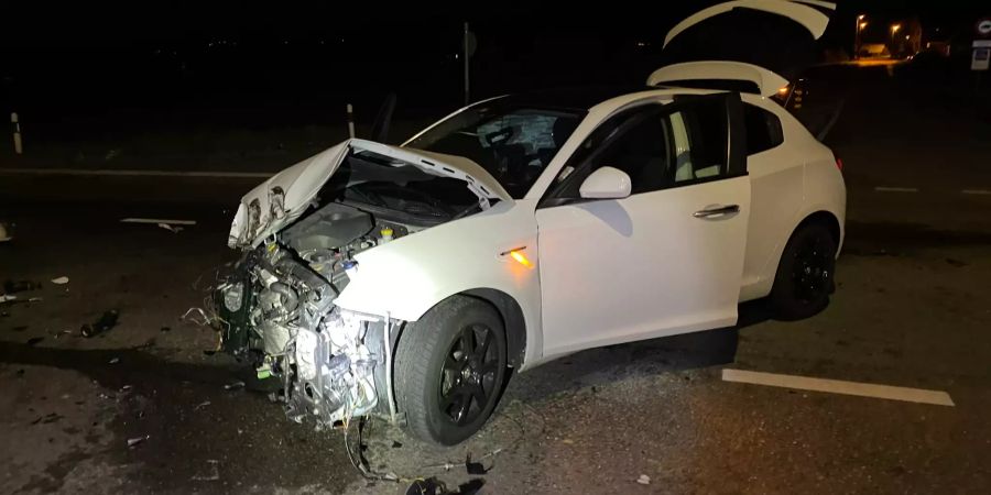 Beim Unfall wurden zwei Personen leicht verletzt