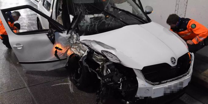 Selbstunfall auf der Autobahn. Selbstunfall auf der Autobahn