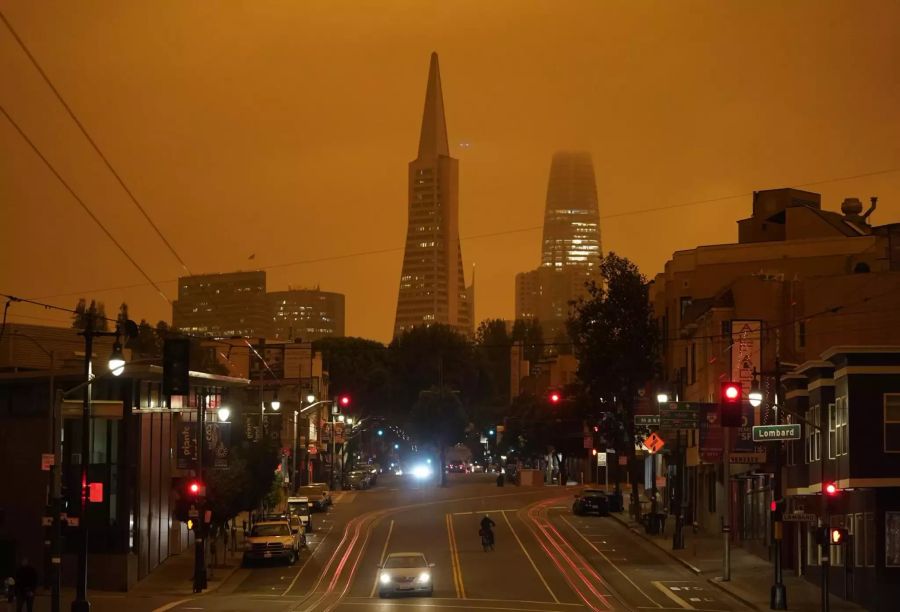 Surreale Bilder aus San Francisco von letzter Woche: Die Stadt erwachte in einem organgenen Dunst.