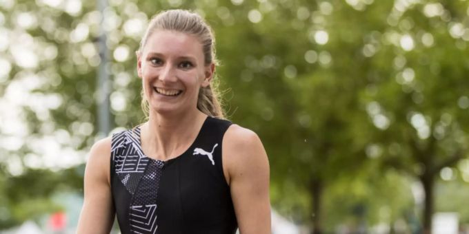 Ajla Del Ponte lacht nach ihrem Sensations-Sieg in die Kamera. Ajla Del Ponte