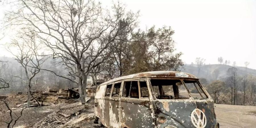 Die Feuerwehr in Kalifornien hat einige der zahlreichen Waldbrände im Griff. Foto: Noah Berger/AP/dpa