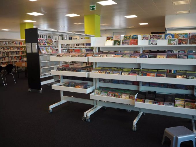 Die Stadtbibliothek Uster hat die Kategorien «Mädchen» und «Jungen» abgeschafft. Stadtbibliothek Uster